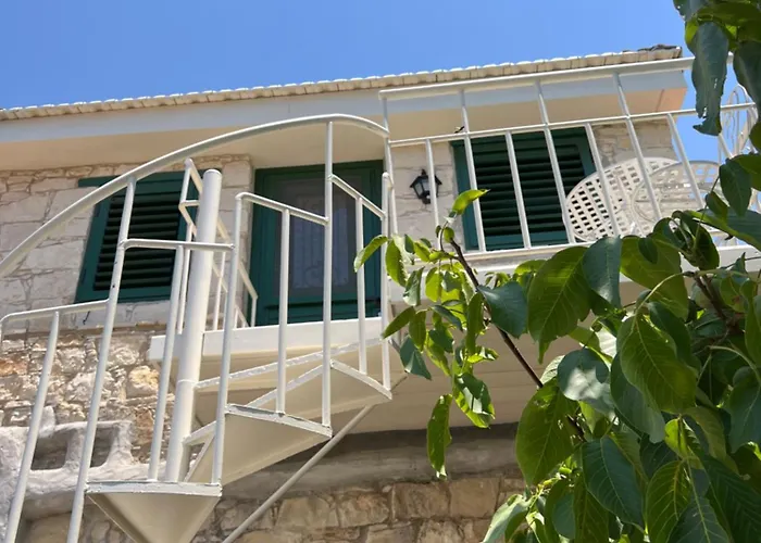 The Fig Tree House Lägenhet Lofou