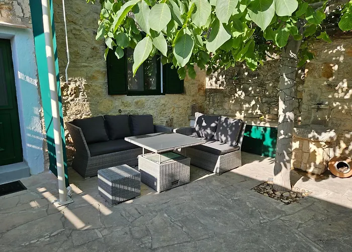 The Fig Tree House * Lofou